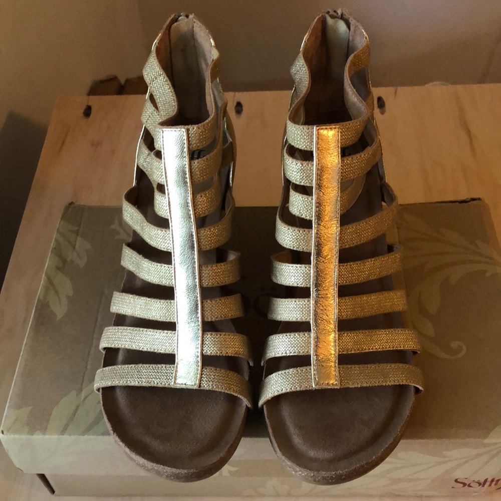 Sofft Mati size 11 (Gold Gladiator Sandals with Wedge Heel) NEVER WORN!